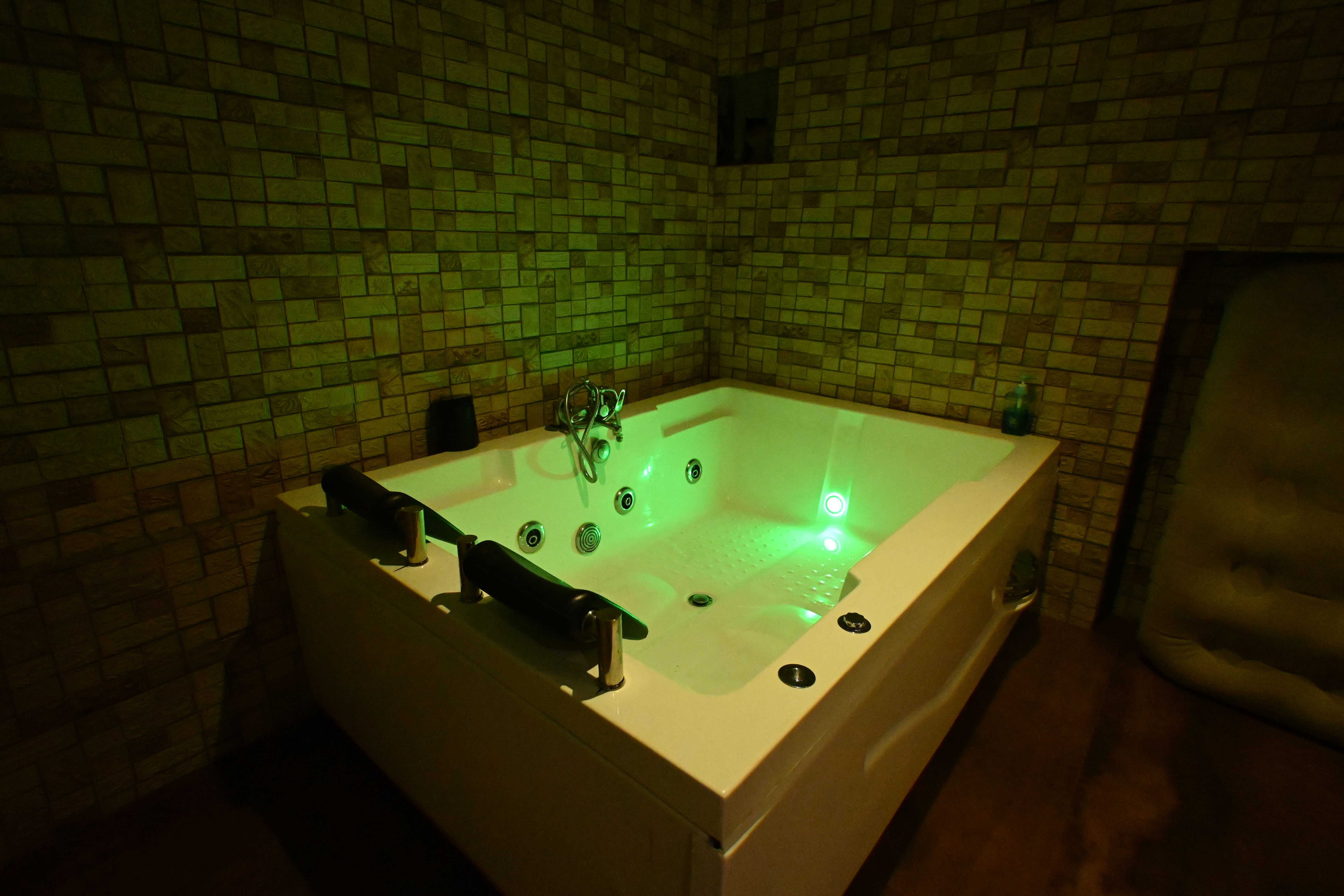 spa in Sanpada, Navi Mumbai